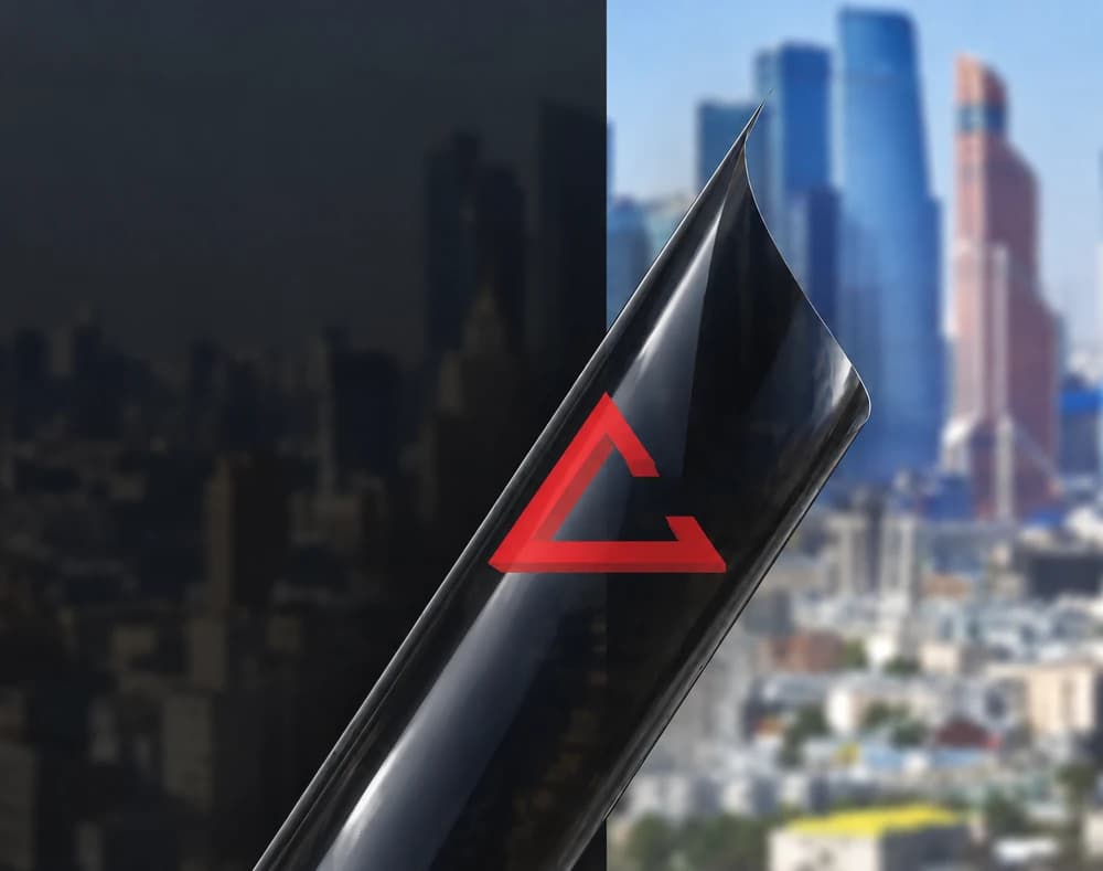 декоративная плёнка чёрный глянцевый CRYSTAL BLACK — тонировка окон квартир, домов и зданий в Москве — главное фото