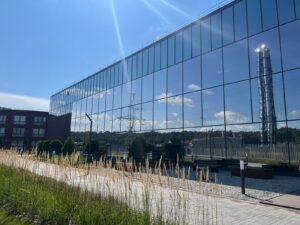 Установка солнцезащитной-зеркальной пленки