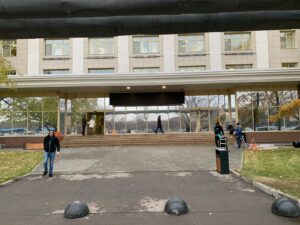 Установка солнцезащитной-зеркальной пленки