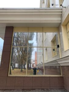 Цена на тонировку офисов