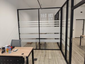 Установка декоративной пленки White Matt с плоттерной резкой