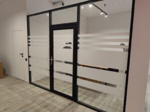 Установка декоративной пленки White Matt с плоттерной резкой